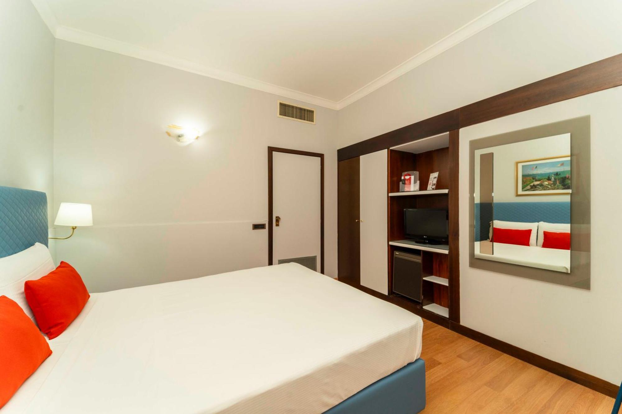 Royal Centro Congressi Hotel 4*